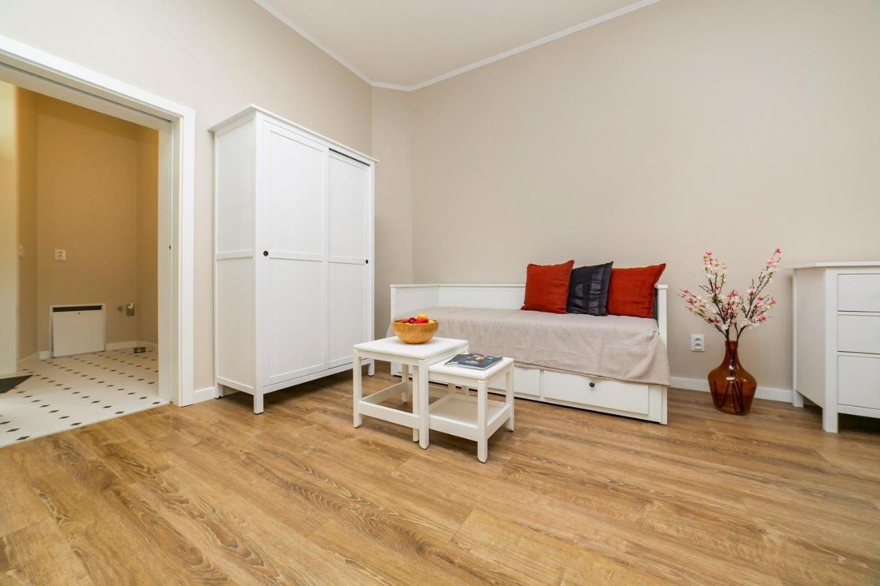 New Studio 3 - Self Check In, Parking Possible, Weekend Free Parking براتسيلافا المظهر الخارجي الصورة